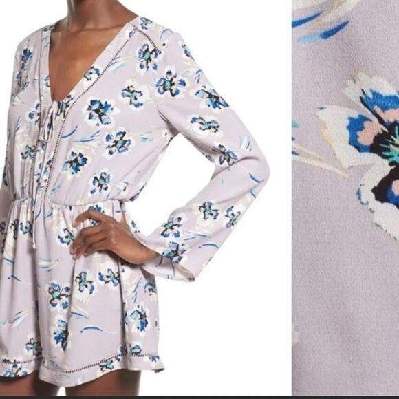 ASTR the Label Anthropologie Long Sleeve Gray Blue Floral Romper size Large - Picture 1 of 10